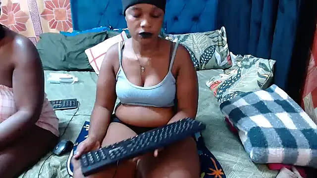 Snapshot of Thickbootykim chatting on 6, 3, 2026 Thickbootykim online show from 6, 3, 2026