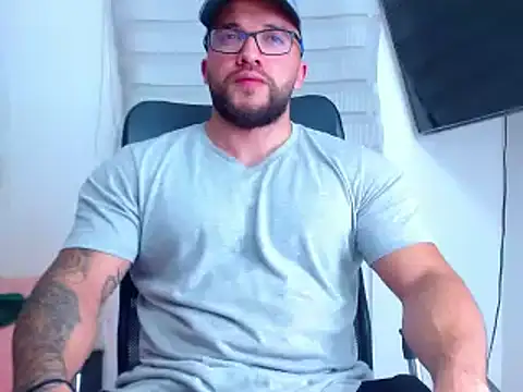 Snapshot of andrew_holder chatting on 10, 2, 2025 andrew holder online show from 10, 2, 2025