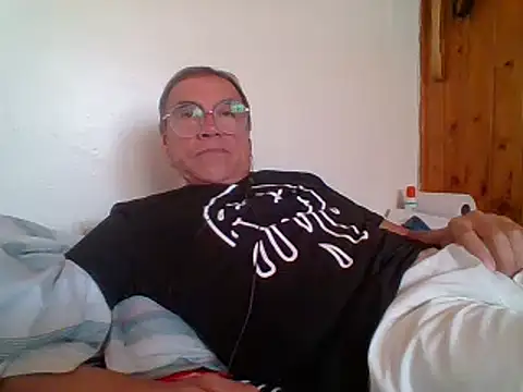 Snapshot of santiagon2015 chatting on 5, 2, 2025 santiagon2015 online show from 5, 2, 2025