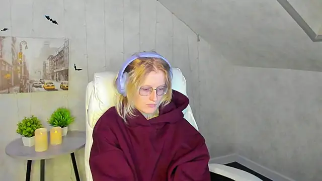 ElizabethHarpper online show from 19, 11, 2025