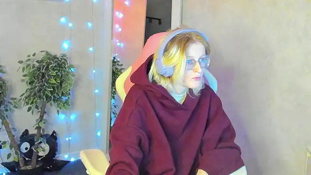 ElizabethHarpper online show from 1, 12, 2025