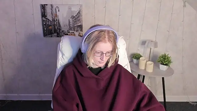 ElizabethHarpper online show from 3, 12, 2025