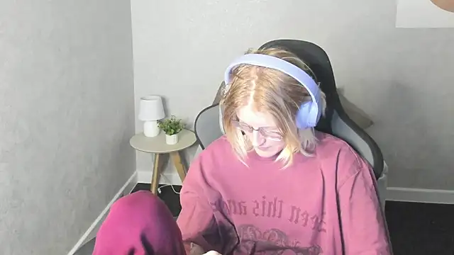 ElizabethHarpper online show from 5, 12, 2025