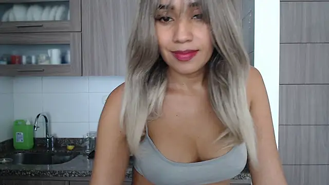 Snapshot of isabela_oh chatting on 6, 1, 2025 isabela oh online show from 6, 1, 2025