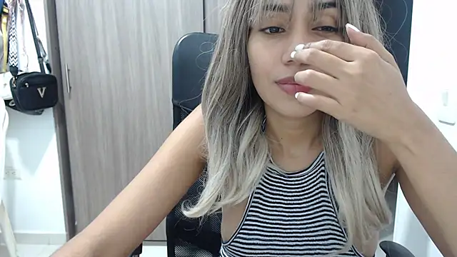 Snapshot of isabela_oh chatting on 12, 2, 2025 isabela oh online show from 12, 2, 2025