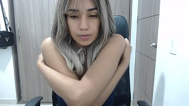 Snapshot of isabela_oh chatting on 13, 2, 2025 isabela oh online show from 13, 2, 2025