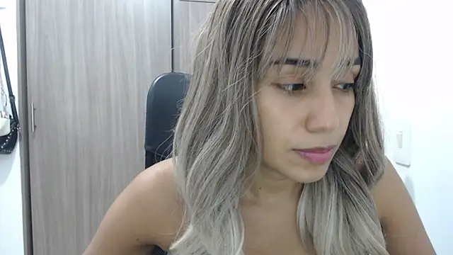 Snapshot of isabela_oh chatting on 6, 3, 2025 isabela oh online show from 6, 3, 2025