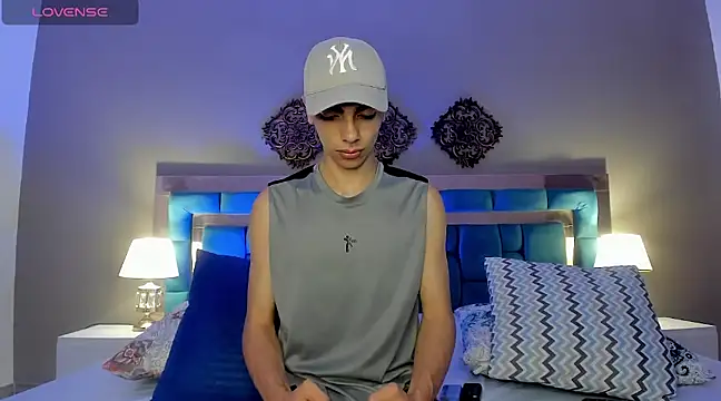 MaxOwen  online show from 1, 2, 2025