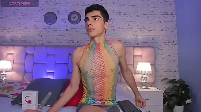 MaxOwen  online show from 4, 2, 2025