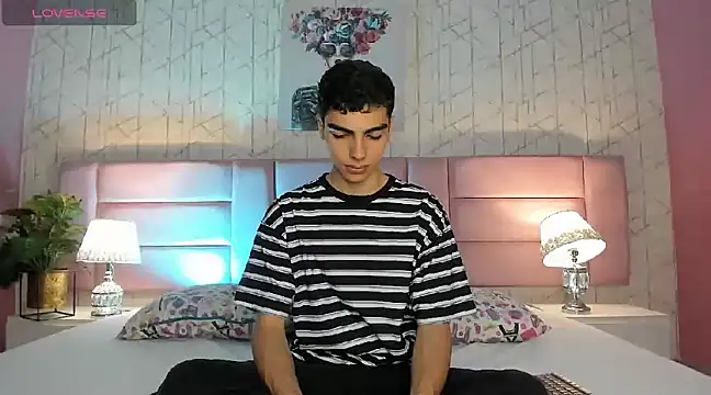 MaxOwen  online show from 5, 2, 2025