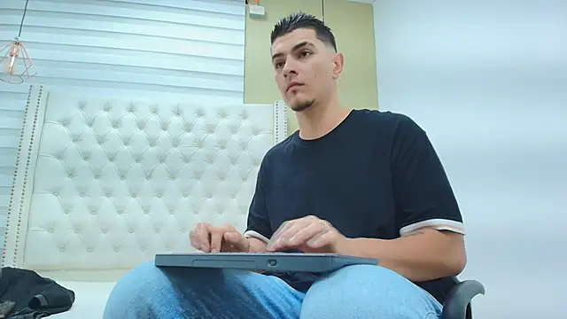 DAVID VICTORIAA online show from 18, 12, 2025