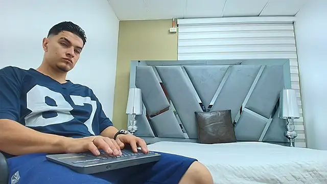 DAVID VICTORIAA online show from 9, 5, 2026