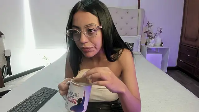 Snapshot of Xewa_ chatting on 22, 10, 2025 Xewa online show from 22, 10, 2025