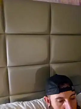 StruggleSnuggles online show from 5, 1, 2025