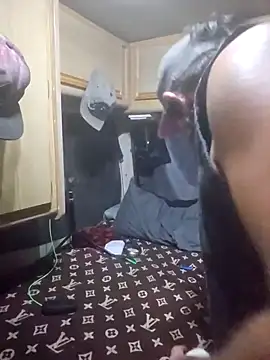 StruggleSnuggles online show from 6, 10, 2025