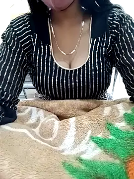 Snapshot of Best-Couple chatting on 8, 1, 2025 Best-Couple online show from 8, 1, 2025