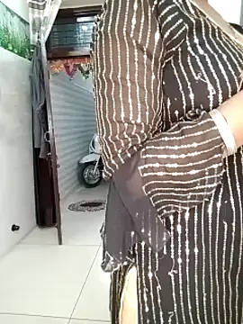 Snapshot of Best-Couple chatting on 8, 1, 2025 Best-Couple online show from 8, 1, 2025