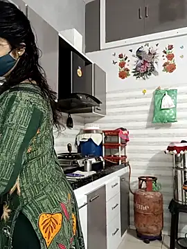 Snapshot of Best-Couple chatting on 8, 10, 2025 Best-Couple online show from 8, 10, 2025