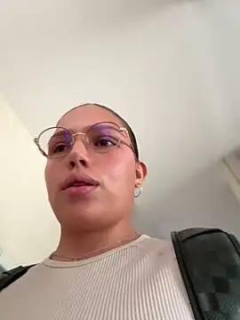 Snapshot of Anaruso chatting on 2, 1, 2025 Anaruso online show from 2, 1, 2025