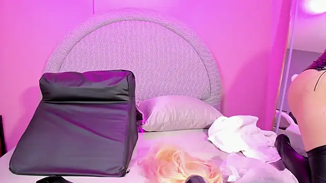 lee Powder online show from 5, 12, 2025