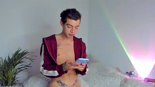 Snapshot of Henophiid chatting on 12, 1, 2026 Henophiid online show from 12, 1, 2026