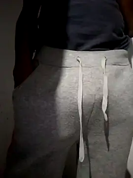 Snapshot of MKbesxxx chatting on 4, 3, 2025 MKbesxxx online show from 4, 3, 2025