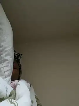 Snapshot of DamnBubbles chatting on 7, 2, 2025 DamnBubbles online show from 7, 2, 2025