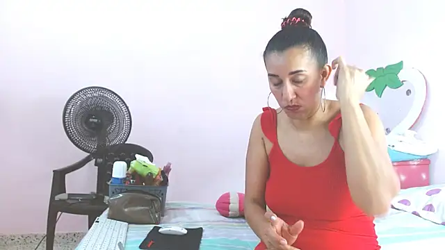 Snapshot of latinabueno41 chatting on 14, 1, 2025 latinabueno41 online show from 14, 1, 2025