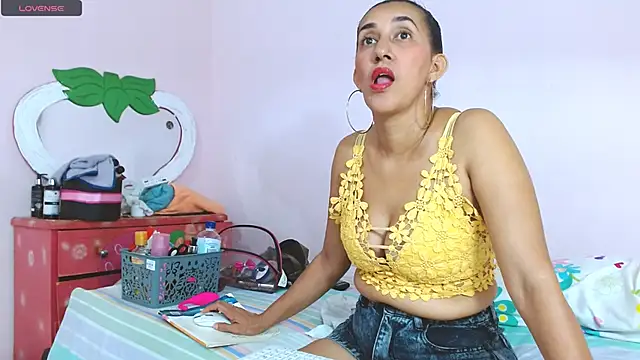 Snapshot of latinabueno41 chatting on 13, 2, 2025 latinabueno41 online show from 13, 2, 2025