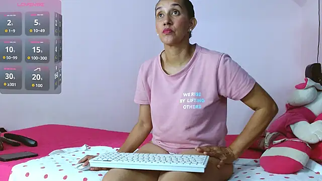 latinabueno41 online show from 16, 10, 2025