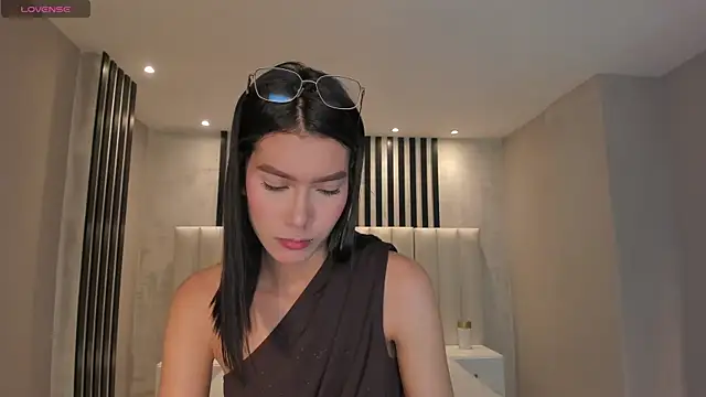 NiaSalvatore online show from 14, 2, 2026