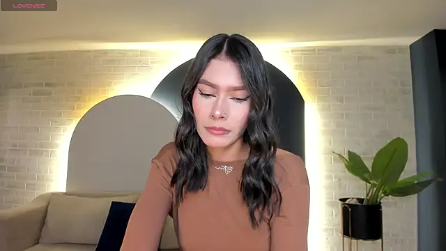 Snapshot of NiaSalvatore chatting on 5, 5, 2026 NiaSalvatore online show from 5, 5, 2026