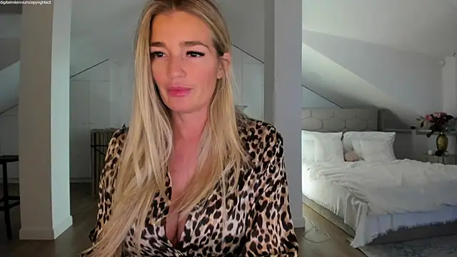 Yourhotqueeen online show from 12, 1, 2026