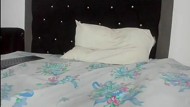 Snapshot of violetadumsper chatting on 12, 3, 2025 violetadumsper online show from 12, 3, 2025