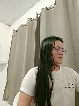 Snapshot of camillebr chatting on 5, 10, 2025 camillebr online show from 5, 10, 2025