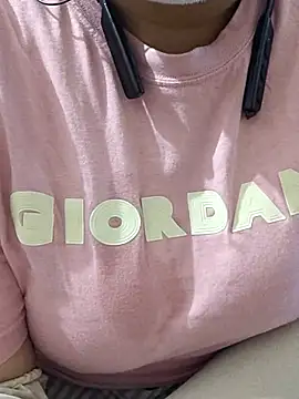 Snapshot of mallupriyapriya chatting on 2, 4, 2026 mallupriyapriya online show from 2, 4, 2026