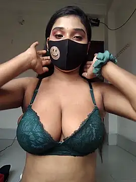 Snapshot of Beauty_Queen02 chatting on 8, 3, 2025 Beauty Queen02 online show from 8, 3, 2025