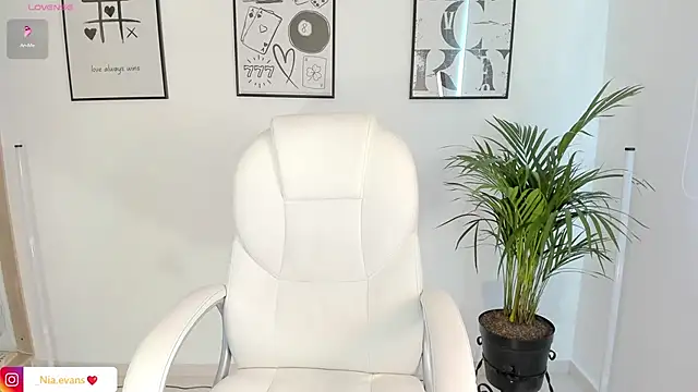 NiiaEvanss online show from 12, 3, 2025