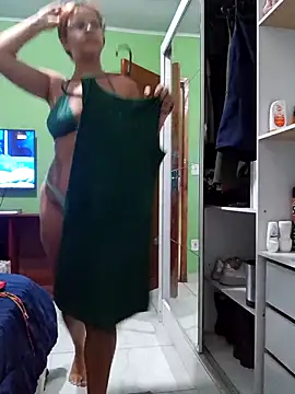 Snapshot of AliceRuivinha2 chatting on 6, 4, 2026 AliceRuivinha2 online show from 6, 4, 2026