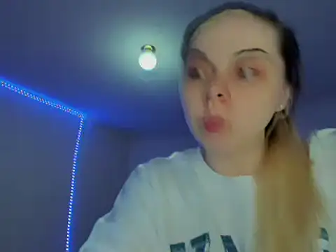 Snapshot of HappyIva chatting on 4, 3, 2025 HappyIva online show from 4, 3, 2025