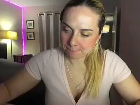 Snapshot of HappyIva chatting on 20, 9, 2025 HappyIva online show from 20, 9, 2025
