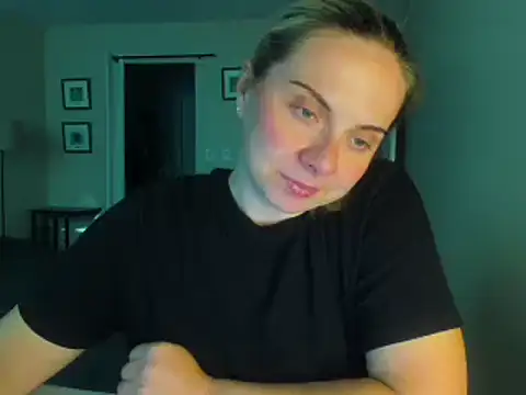 Snapshot of HappyIva chatting on 24, 9, 2025 HappyIva online show from 24, 9, 2025