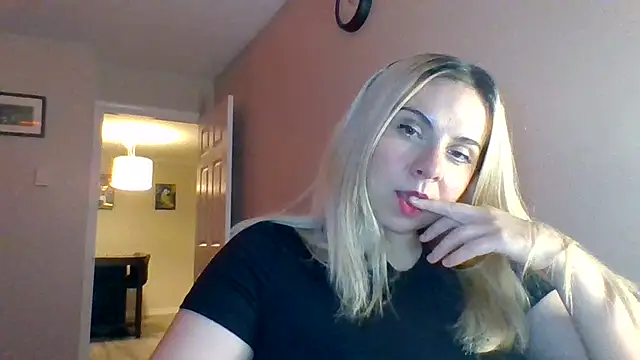 Snapshot of HappyIva chatting on 7, 10, 2025 HappyIva online show from 7, 10, 2025