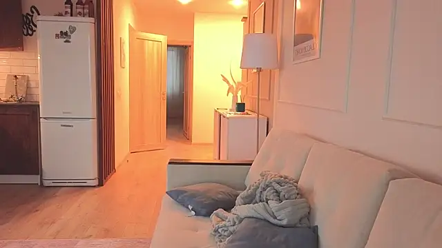 KristineEsme online show from 25, 11, 2025