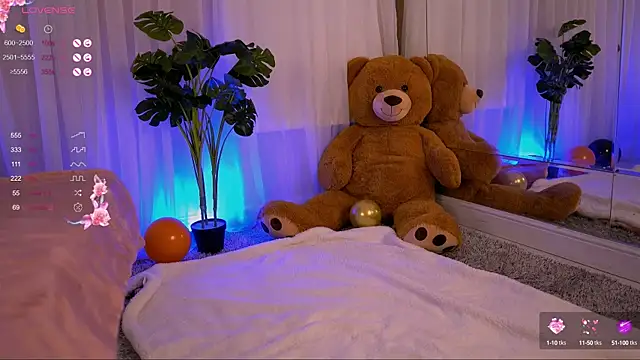 LunaBlossomX online show from 13, 1, 2025