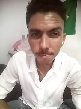 Snapshot of MagrinhoSaradoo chatting on 4, 3, 2025 MagrinhoSaradoo online show from 4, 3, 2025