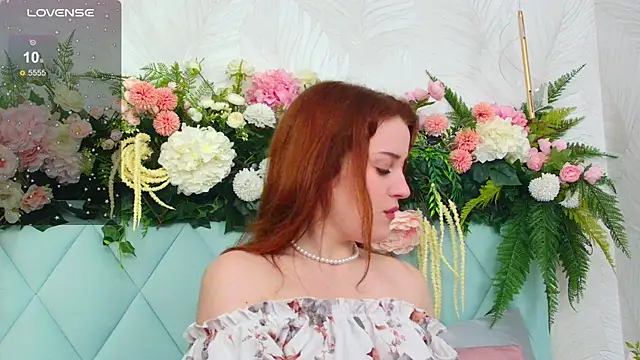 Snapshot of EllieGarson chatting on 9, 10, 2025 EllieGarson online show from 9, 10, 2025