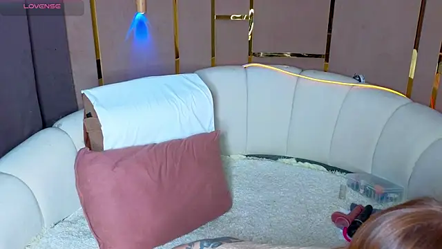 emilytrays online show from 3, 5, 2026