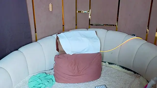 emilytrays online show from 11, 5, 2026