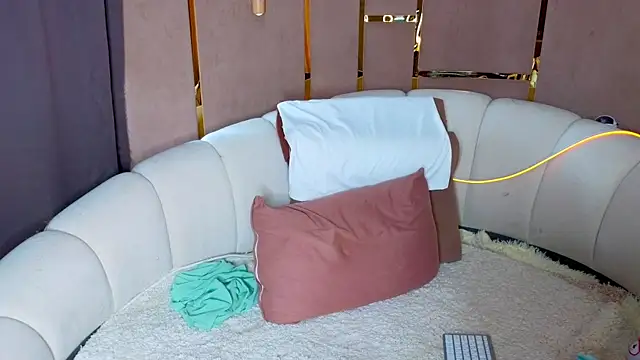 emilytrays online show from 12, 5, 2026